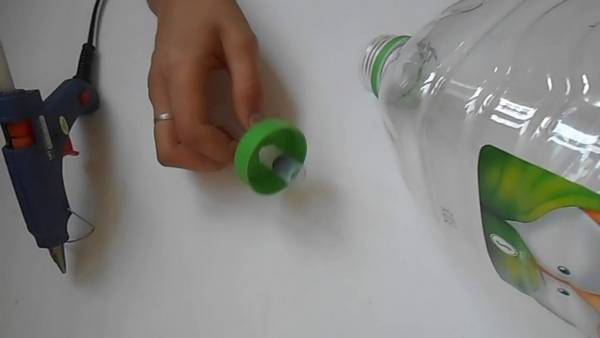umyvalnik iz plastikovoy butylki svoimi rukami