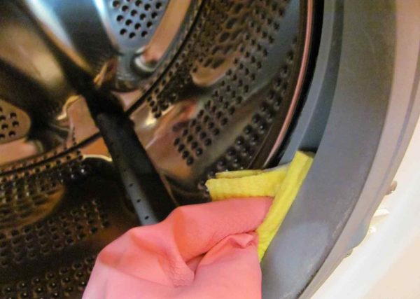 7 способов убрать неприятный запах из стиральной машинки