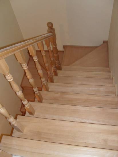 Достоинства деревянных лестниц
